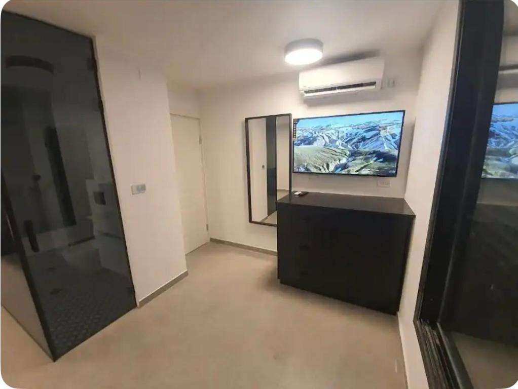 Ryo 11 דירת נופש חדשה על חוף הים נוף לים Apartamento Bat Yam Exterior foto